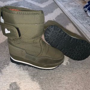 Size 7 toddler Rubber Duck Snow Boot